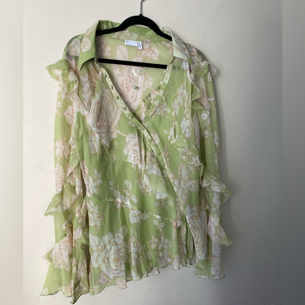 NWT•ASOS DESIGN Curve V-Neck Ruffle Blouse Green Floral Print Size US 18 - Picture 4 of 11
